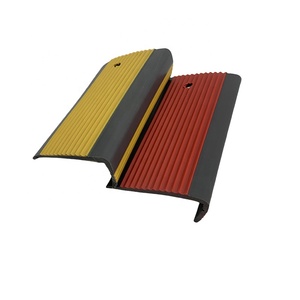 Profilé antidérapant <span class=keywords><strong>Unitech</strong></span> en PVC souple 50 mm x 50 m pour escaliers intérieurs/extérieurs – Design moderne et flexible, installation facile, garantie 2 ans, 25 mm - Product Image 3