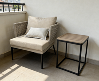 Fauteuil lounge moderne en corde tressée à la main avec ensemble de coussins assortis, structure noire pour hôtel, complexe hôtelier, villa