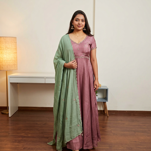 NOIIR PIGEON Conjunto de traje Anarkali de seda de chocolate puro premium para mujer, con dupatta Chinon Gota Patti, estilo étnico de vuelo largo hasta el suelo - Product Image 1