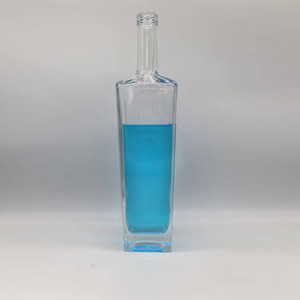 Venta directa de <span class=keywords><strong>f</strong></span>ábrica 750ml/700ml Botellas de vidrio cuadradas transparentes Vacías para Vodka Gin <span class=keywords><strong>Rum</strong></span> con corcho - Product Image 1