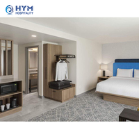 Meubles d'hôtel au design moderne personnalisé Hampton Inn by Hilton, chambre à coucher avec lit queen-size et style en bois lambrissé