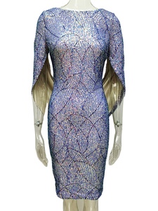 Robe de soirée élégante tropicale à épaules dénudées, coupe trapèze, bleue, ornée de paillettes et de pompons, longueur thé, taille basse, écologique - Product Image 6