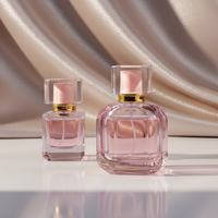 Flacon de parfum carré vide de luxe en verre de 100 ml, design taillé en diamant, bouchon doré, pulvérisateur à pompe, impression sérigraphique, emballage carton, 100 pièces