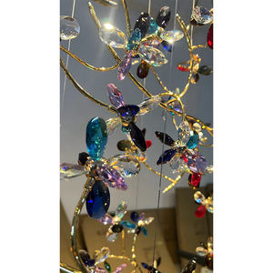 נברשת זכוכית אמנותית בצורת ענף פרח ופרפר, בהתאמה אישית, לתערוכות אמנות, מלונות אמנות, בתי מלון ומרכזי נופש. - Product Image 2