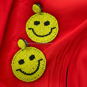 Boucles d'oreilles pendantes multicolores en perles pour le visage, style bohème tendance et original, pour soirée, cadeau - Product Image 1