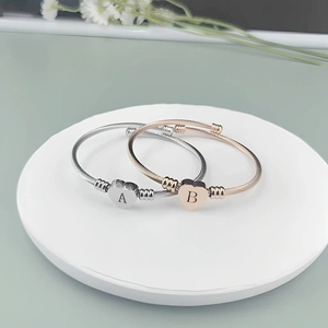 Biểu Tượng Tùy Chỉnh Thép Không Gỉ Thời Trang Bangle Có Thể Điều Chỉnh Twist <span class=keywords><strong>Rope</strong></span> Mở Cuff Vòng Đeo Tay Với 26 Thư Khắc Mặt Dây Chuyền Trái Tim - Product Image 5