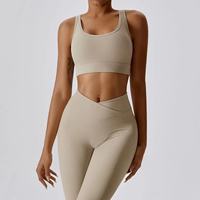 Ensemble de yoga pour femmes de haute qualité, avec bretelles croisées, élastique, pantalon court léger et tendance pour l'été et la salle de sport