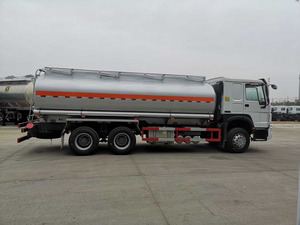 New Mobile Fuel Tanker Truck 6x4 Drive 20-ton Capacity Oil <b>Transport</b> Vehicle with a Fuel tank Capacity of 10001-15000 Liters - Product Image 4