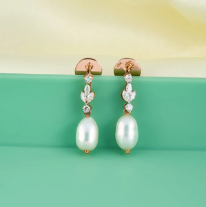 Superbes boucles d'oreilles en perles et diamants conçues pour les fêtes de mariage et les tenues de mode élégantes d'Inde - Product Image 5
