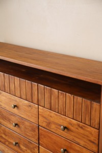 Commode vintage en <span class=keywords><strong>bois</strong></span> foncé à douze tiroirs, également utilisable comme buffet ou coiffeuse dans le salon - Product Image 4