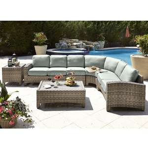 Nuevo Diseño de Muebles de Jardín en Forma de L, Sofá Seccional de Ratán Curvo para Piscina, Mesa Auxiliar con Superficie de Madera Sintética, Conjunto de Sofás - Product Image 1