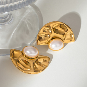 Pearl Stud Earrings 18k Gold Stainless Steel Fan Shaped Hammered Geometric Design Party Jewelry Bezel Setting - Product Image 2