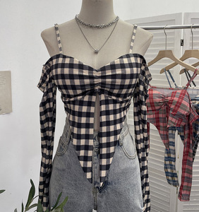 <span class=keywords><strong>Monospalla</strong></span> Y2k con fascia a pieghe e petto imbottito, <span class=keywords><strong>camicia</strong></span> a quadri - Product Image 4