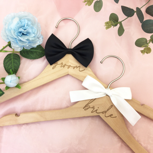 신부 드레스 신랑 정장 신혼부부를 위한 맞춤형 로고 나무 옷걸이, 웨딩 약혼 후크 걸이형 도매 - Product Image 2