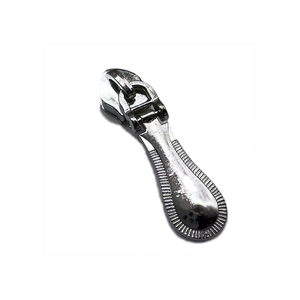 5# Metal <strong>Zipper</strong> Garment <strong>Zipper</strong> Slider with <strong>Long</strong> <strong>Puller</strong> for Garment and Bad Made in <strong>China</strong>