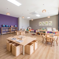 Ensemble de mobilier préscolaire en bois pour enfants : Bureau et chaise pour centre d'apprentissage Montessori, salle de classe d'éducation active