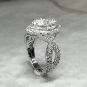 Anello Creativo con Zirconia Cubica a Forma di Marquise per Donne, Gioiello Simulato di Fidanzamento con Cristallo Bianco e Elegante Fascia alla Moda - Product Image 4