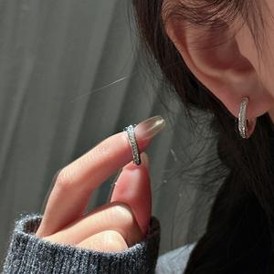 Pendientes Geométricos Vintage de Plata S925 para Otoño/Invierno - Product Image 2