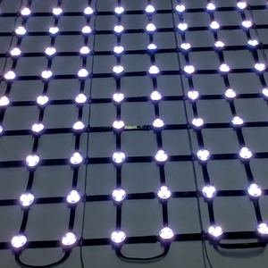 หน้าจอ LED แบบกริด 3 ซม. DMX512 สำหรับใช้งานกลางแจ้ง ป้ายดิจิทัลสำหรับลิฟต์ รองรับการเชื่อมต่อแบบ Breakpoint Continuation ความสว่าง 2500-4000cd รับประกัน 3 ปี - Product Image 1