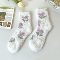 Groothandel op maat gemaakte fuzzy sokken met logo, dames, bloemen- en fruitmotief, koraal fleece, zacht, warme wintersokken, fabrieksprijs