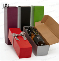 Boîte cadeau personnalisée en carton rigide kraft avec gaufrage pour l'emballage de bouteilles de vodka, de soda et de vin