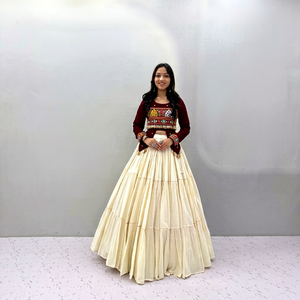 VISHNU K DESIGNS Lahaenga Choli en pur coton, cousu main, 9,00 mètres, style traditionnel, séchage rapide, toutes saisons - Product Image 1