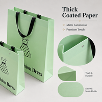 Sacs en papier cartonnés de luxe personnalisés pour vêtements, avec logo imprimé et ruban long, vente en gros