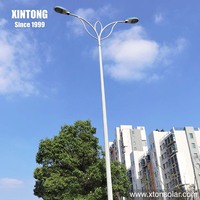 Lampadaire solaire à LED à double bras de 10 m avec vidéo 3D