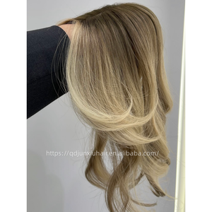 Topper de <span class=keywords><strong>cheveux</strong></span> russes 14A brun clair balayage avec <span class=keywords><strong>frange</strong></span>, ultra-fin, respirant, noué à la main, doux pour les <span class=keywords><strong>cheveux</strong></span> naturels - Product Image 1