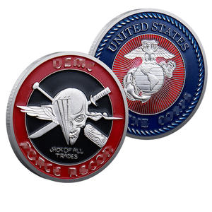 Maßgefertigte Gedenkmünze aus Metall mit Jack-of-All-Trades-Motiv, Totenkopf und gekreuzten Schwertern, zur Erinnerung an Dienstleistungen - Product Image 1