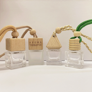 Flacon de parfum pour voiture 8 ml/10 ml, corps carré en verre, col en bois, couvercle avec impression sérigraphique, poli - Product Image 3