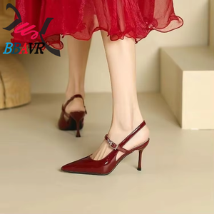 Sandales d'été bordeaux pour femme, style Baotou, sexy, à talon aiguille pointu, avec design ajouré à l'arrière, pour l'extérieur, rehaussant la silhouette - Product Image 3