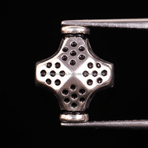 Múltiples agujeros pequeños sólidos 925 plata esterlina cuatro caras espaciador suelto cuentas colección Vintage joyería decoración cuentas al por mayor - Product Image 1