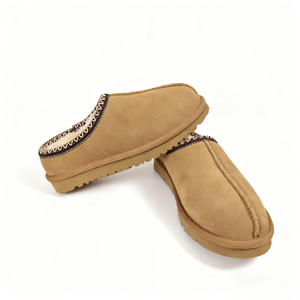 <span class=keywords><strong>Pantofole</strong></span> Taz Classiche UGG di Alta Qualità Collezione Autunno/Inverno 2025 con Suola Alta 1 cm, Ampia Imbottitura in Cotone, Calde e alla Moda con Logo - Product Image 5