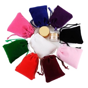 Pochette en velours épaisse personnalisée OEM/ODM avec impression couleur pour bijoux, cosmétiques et cadeaux, avec cordon de serrage - Product Image 1