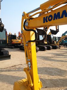 รถขุดขนาดเล็ก Komatsu 35 รุ่นปี 2022 คุณภาพสูง มือสอง พร้อมปั๊มไฮดรอลิกเครื่องยนต์ ประสิทธิภาพเชื่อถือได้ - Product Image 4