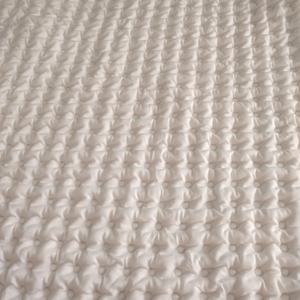 Tela Jacquard de enfriamiento de PE, telas acolchadas de lujo blancas para colchón, tela de almohada de punto de seda fresca funcional - Product Image 2