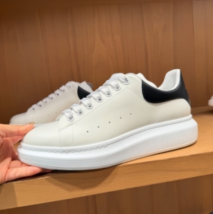 <span class=keywords><strong>Scarpe</strong></span> da Ginnastica <span class=keywords><strong>Classiche</strong></span> Bianche da <span class=keywords><strong>Uomo</strong></span> in Vera Pelle, <span class=keywords><strong>Scarpe</strong></span> <span class=keywords><strong>Sportive</strong></span> Unisex da Esterno, <span class=keywords><strong>Scarpe</strong></span> da <span class=keywords><strong>Uomo</strong></span> con Rialzo Interno, <span class=keywords><strong>Scarpe</strong></span> da <span class=keywords><strong>Uomo</strong></span> di Design alla Moda - Product Image 1