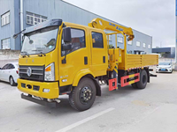Camion Dongfeng 4x2 avec grue montée, grue hydraulique de 3 à 7 tonnes, camion équipé d'une grue