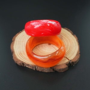 Bracelet artisanal en résine artistique multicolore de forme irrégulière pour la décoration intérieure et la bijouterie – Bracelet personnalisé à motif marbré pour femme, cadeau unique - Product Image 4