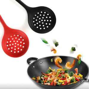 Cuillère passoire de cuisine à long manche en silicone antiadhésive pour soupes et ustensiles de cuisson - Product Image 3