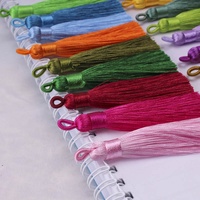 Frange de gland en soie rayonne colorée pour la fabrication de bijoux utilisation décorative polyvalente sur les textiles de maison vêtements rideaux téléphones portables
