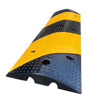 Attaches de vitesse en caoutchouc de capacité de charge de 22000lb 40 pouces de long pour l'allée de circulation en béton asphalté pour l'utilisation sur route