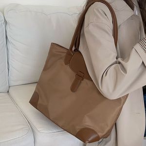 Sac fourre-tout en nylon pour femmes, sac à bandoulière de grande capacité, pour les trajets quotidiens, pour les étudiants, couleur unie, fermeture à glissière - Product Image 1