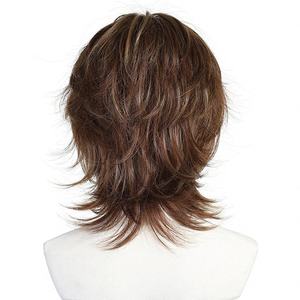 วิกผมสั้นสีน้ำตาลออมเบรแบบเลเยอร์สำหรับผู้หญิง ขายส่ง วิกผมสังเคราะห์แบบเต็มศีรษะ ผลิตด้วยเครื่องจักร ทนความร้อน ดูเป็นธรรมชาติ ฟูสวย - Product Image 3
