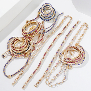 เครื่องประดับแฟชั่นซูปิงปี 2020 สีทอง 18k ประดับด้วยหินหลากสี ตัวล็อคนาฬิกาแบบเรียบง่าย สร้อยข้อมือสำหรับสาวๆ - Product Image 1