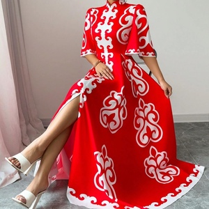 ชุดเดรสแฟชั่นผู้หญิงสีแดง คอจีน แขนสั้นทรงหลวม กระโปรงบานลายดอกไม้ คอตั้ง - Product Image 3