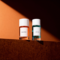 Stock d'usine : flacons de parfum en verre vides rectangulaires distinctifs de 30 ml, 50 ml et 100 ml. Boîtes d'emballage et bou
