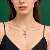 Pendentif de luxe en argent sterling 925 et or 18 carats avec croix religieuse et moissanite personnalisée certifiée sertie griffe