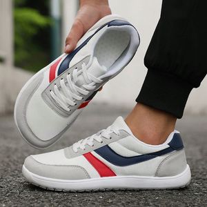 รองเท้ากีฬาขายดี ใส่สบาย ระบายอากาศได้ดี เหมาะสำหรับคู่รัก ใส่ได้ทั้งชายและหญิง สำหรับฤดูร้อน รองเท้าผ้าตาข่ายลำลองสำหรับผู้ชายและผู้หญิง - Product Image 3